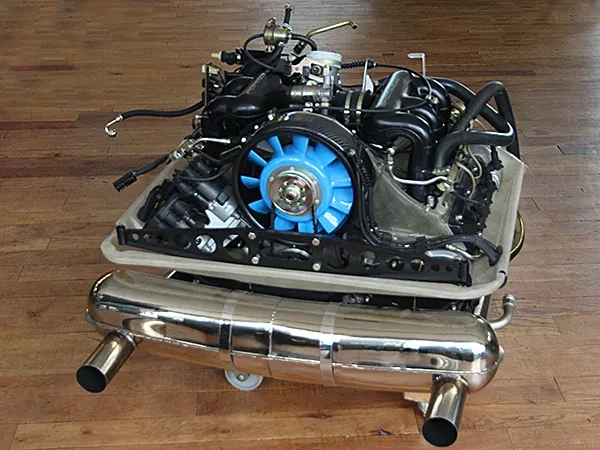 Komplett aufgebauter Porsche 911 Motor mit V2A-Edelstahl-Auspuff, abholbereit